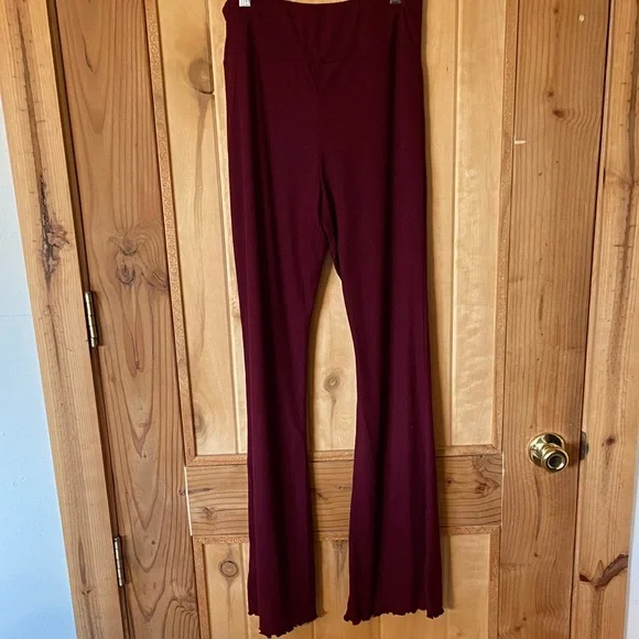 🔥5 for $16🔥No Boundaries Women’s Burgundy Flared Pants/Leggings - Picture 6 of 9